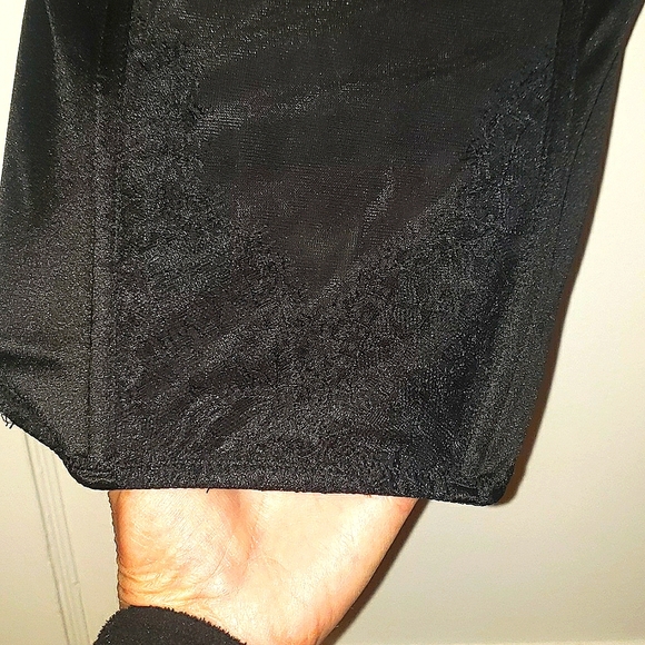 💞 Victoria's Secret Black Bustier/Corset w/ Lace 36C - Picture 4 of 11